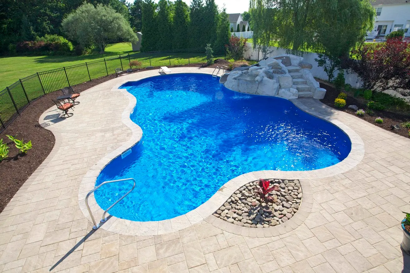 Freeform Pools by Swim King 27