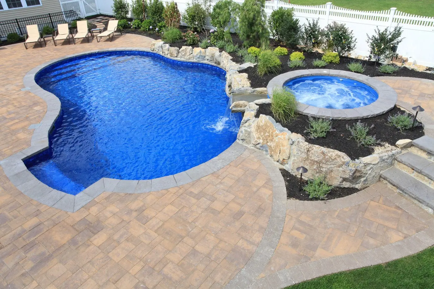 Freeform Pools by Swim King 29