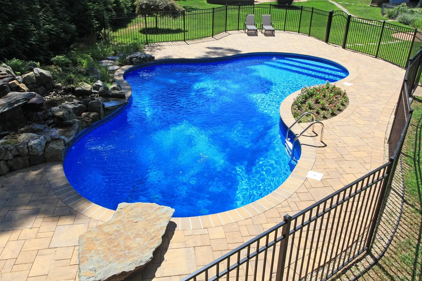 Freeform Pools by Swim King 32