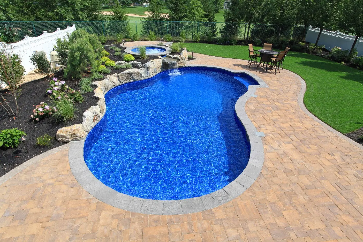 Freeform Pools by Swim King 36